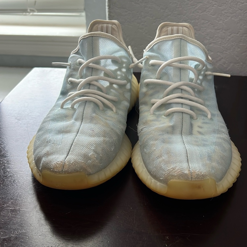 Yeezy 350v2 mono ice size 9